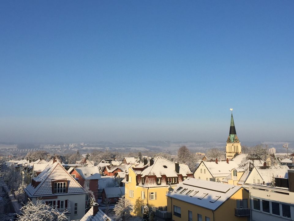 Helle grosszügige DG-Wohnung in Weingarten mit sehr guten Energiwerten. Zentral mit Basilikablick. in Weingarten