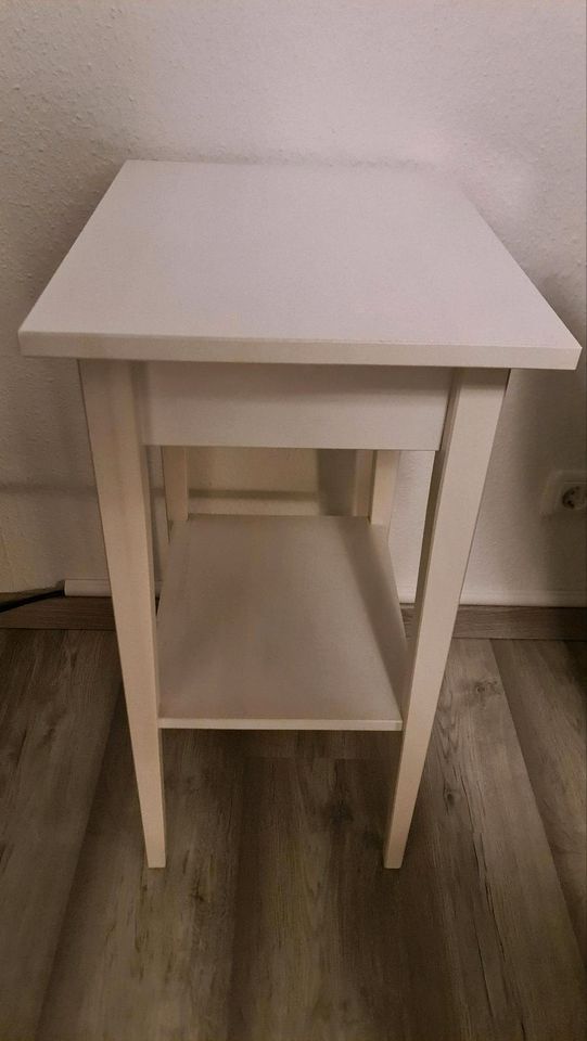 Ikea Hemnes Ablagetisch Beistelltisch mit Schublade weiss in Wiesbaden