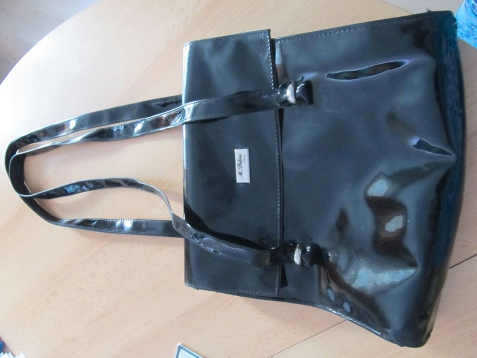 kleine Lack - Leder - Handtasche, schwarz in Spremberg