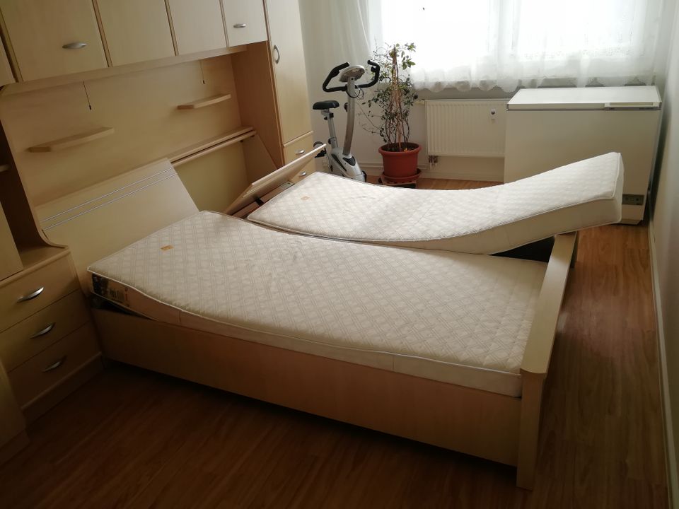 Schlafzimmer Einrichtung Bett Schränke Matratzen alles möglich in Chemnitz