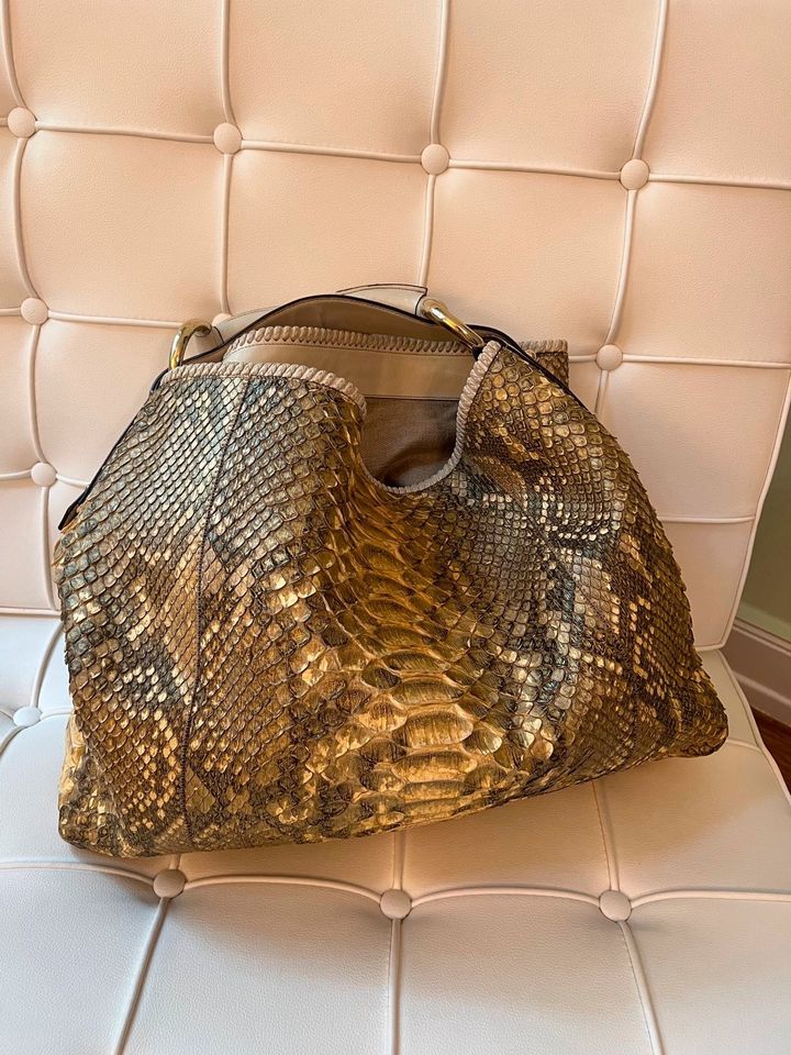 Gucci Horsebit 1955 Python Handtasche in Hamburg