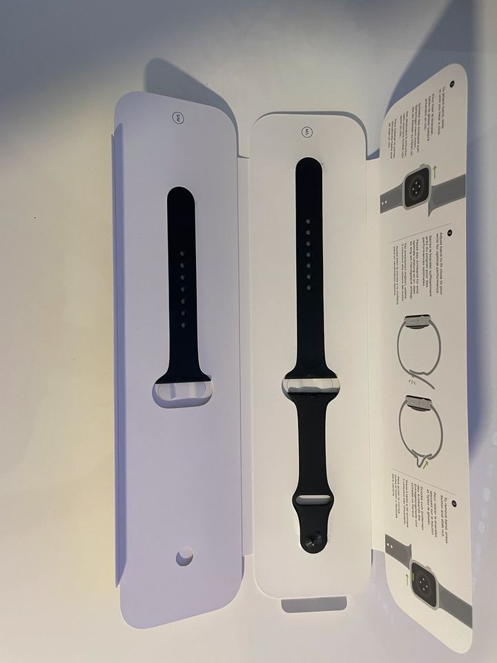 Apple Watch Series 6 40 mm + zwei Armbänder in Renningen