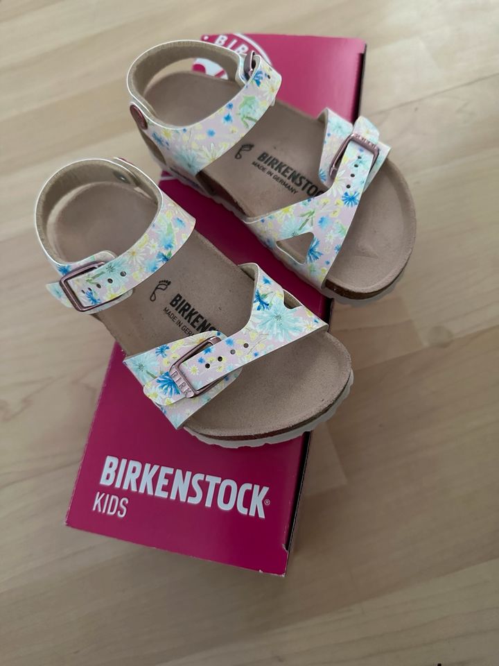 Neue Birkenstock Sandalen für Mädchen Größe 25 in Berlin