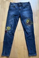 Zara Basic Jeans Blau mit Blumenstickerei, Damen, Große 38 Hessen - Schmitten Vorschau