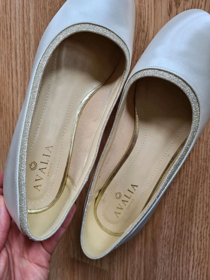 Brautschuhe Ballerinas Avalia Romy Ivory Satin in Elsdorf