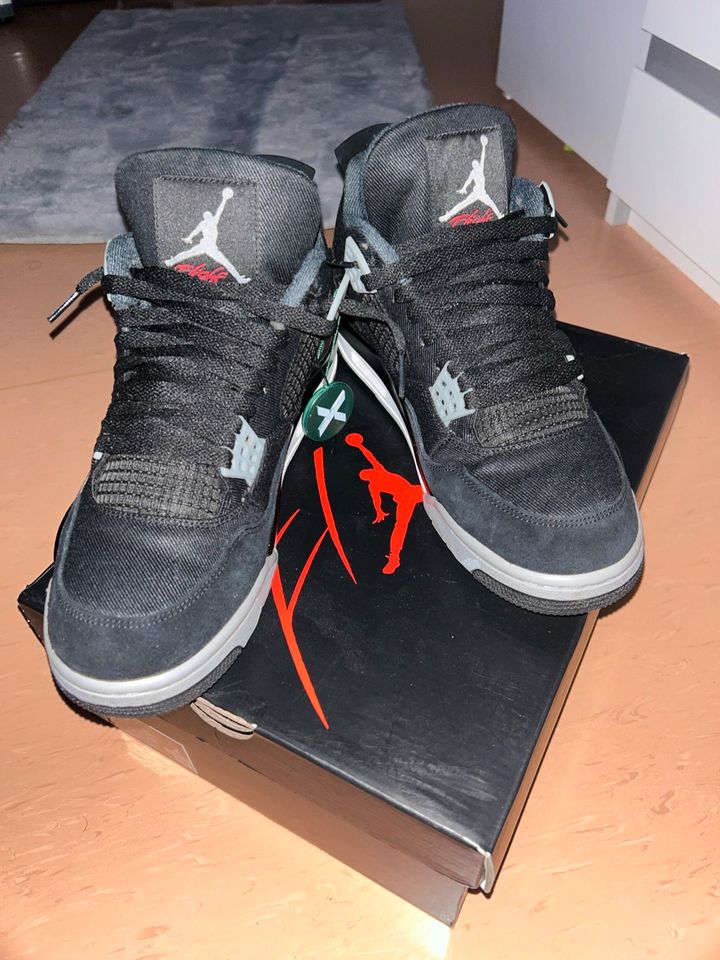 Jordan 4 Black Canves in Leipzig