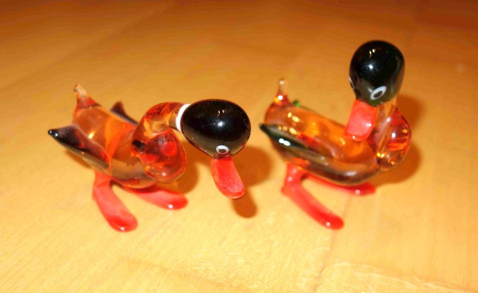 2 wunderschöne bunte Enten aus Glas höhe ca 7,5 cm in Neubiberg