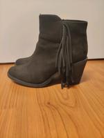 Stiefeletten, schwarz mit Fransen Hessen - Hosenfeld Vorschau