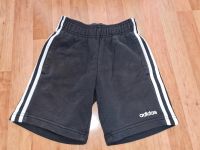 Adidas kurze schwarze Hose Gr. 140 Brandenburg - Michendorf Vorschau