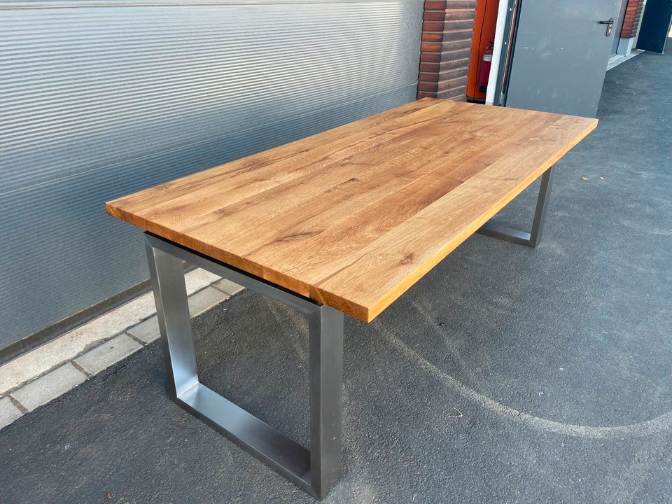 NEU Esstisch schwebend Esszimmertisch Eiche massiv Tisch 220x100 in  Nordrhein-Westfalen - Hennef (Sieg) | eBay Kleinanzeigen ist jetzt  Kleinanzeigen