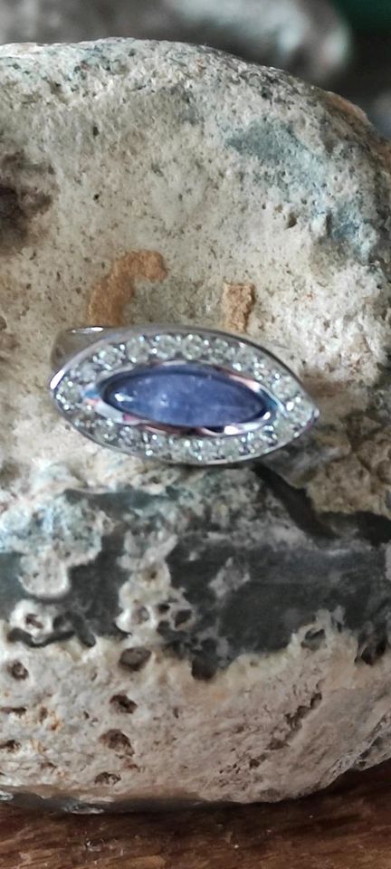 375er Weißgold Ring mit Brillanten und Tansanit in Emmerthal