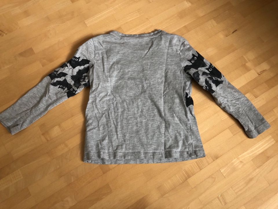 C&A Langarmshirt mit Fledermäusen •104 •grau in Stegaurach