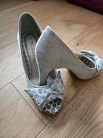 Tamaris Pumps Silber mit Glitzer und Schleife Baden-Württemberg - Simmozheim Vorschau