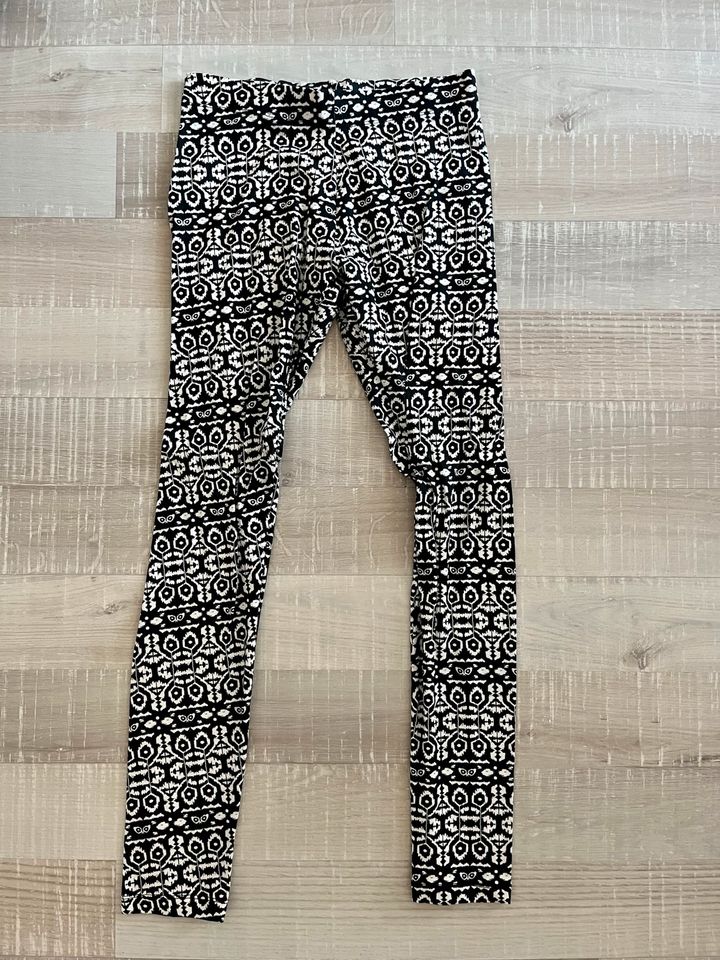 Esmara Leggings / 36/38 / schwarz weiß in Bad Vilbel