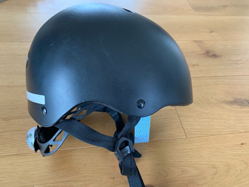 Fahrradhelm Kinderhelm Skaterhelm, Kind 48-54 cm S/M mit Licht in Giesen