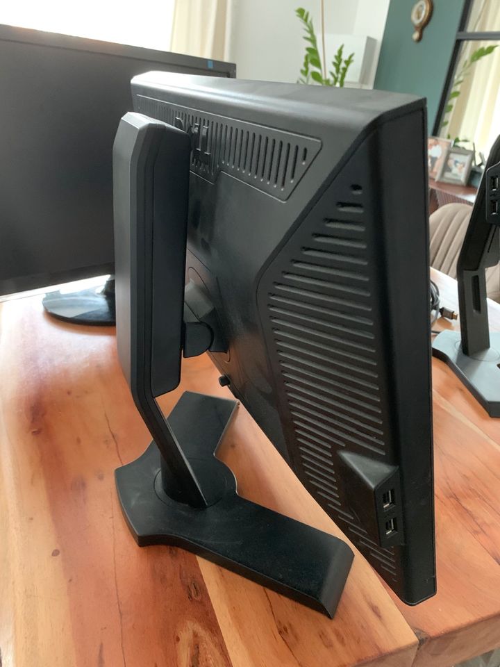 Dell Monitor P1900St sehr guter Zustand mit DVI Kabel in Barsbüttel