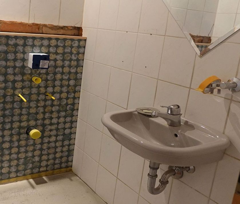 WC und Waschbecken grau für Gästebad in Burgwindheim