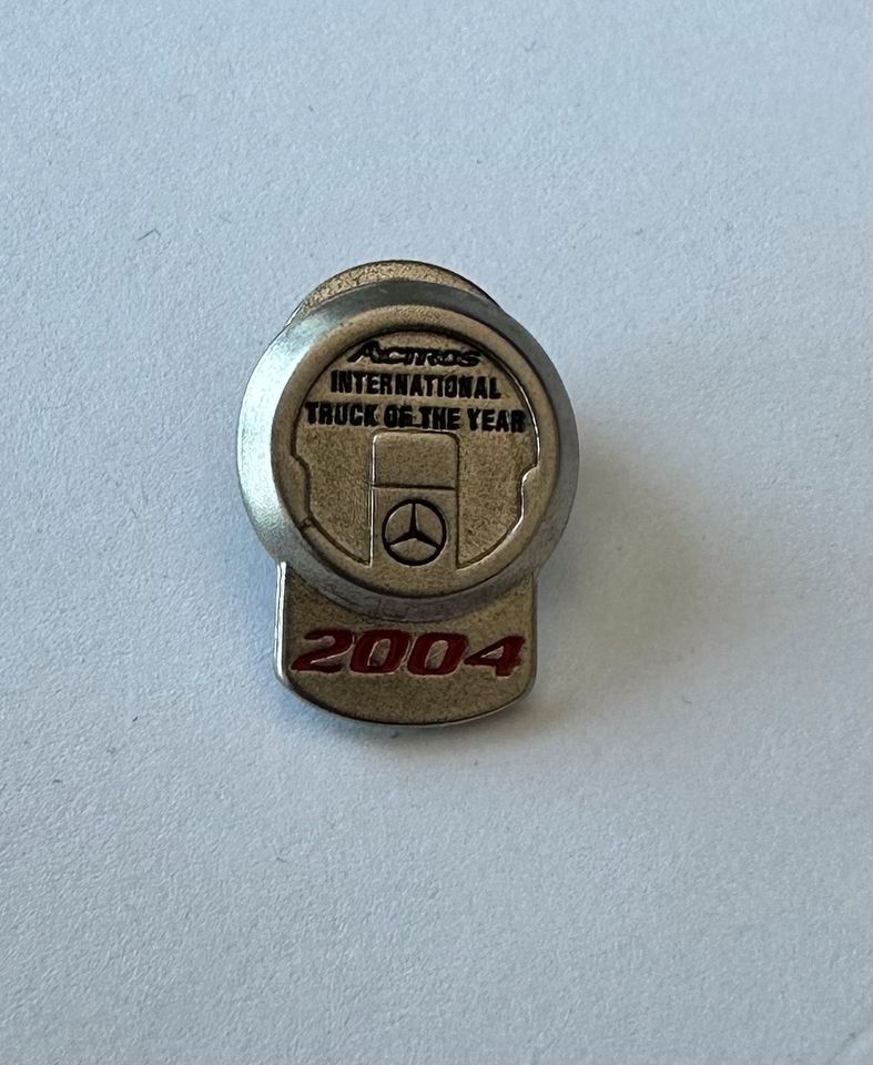 Mercedes-Benz Actros Truck of the Year 2004 Pin OVP in Langenhagen