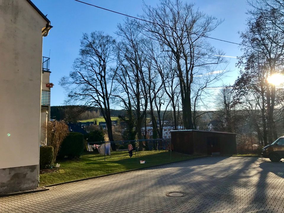 Geräumige 2 Raum-WE mit Tageslichtbadezimmer, PKW Stellplatz u. großem Garten in zentraler Lage von Thum in Thum