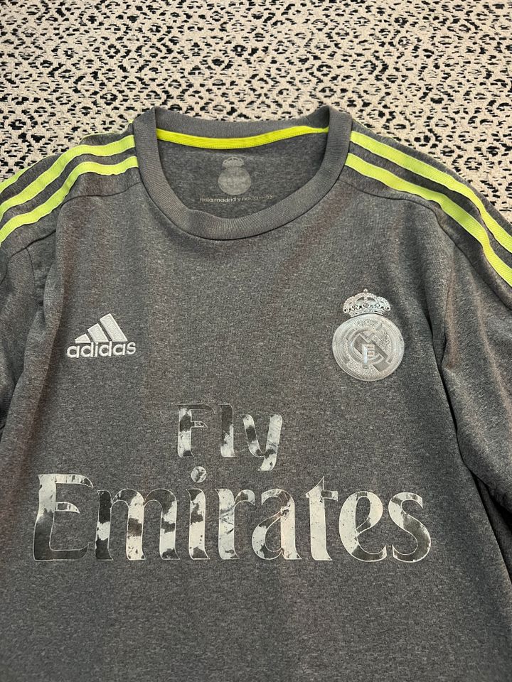 REAL MADRID 2015 2016 AUSWÄRTS FUSSBALL TRIKOT M in Hamburg