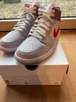 Nike Jordan 1 Mid Valentine's Day 2022 Wms in 38 us 7W München - Altstadt-Lehel Vorschau