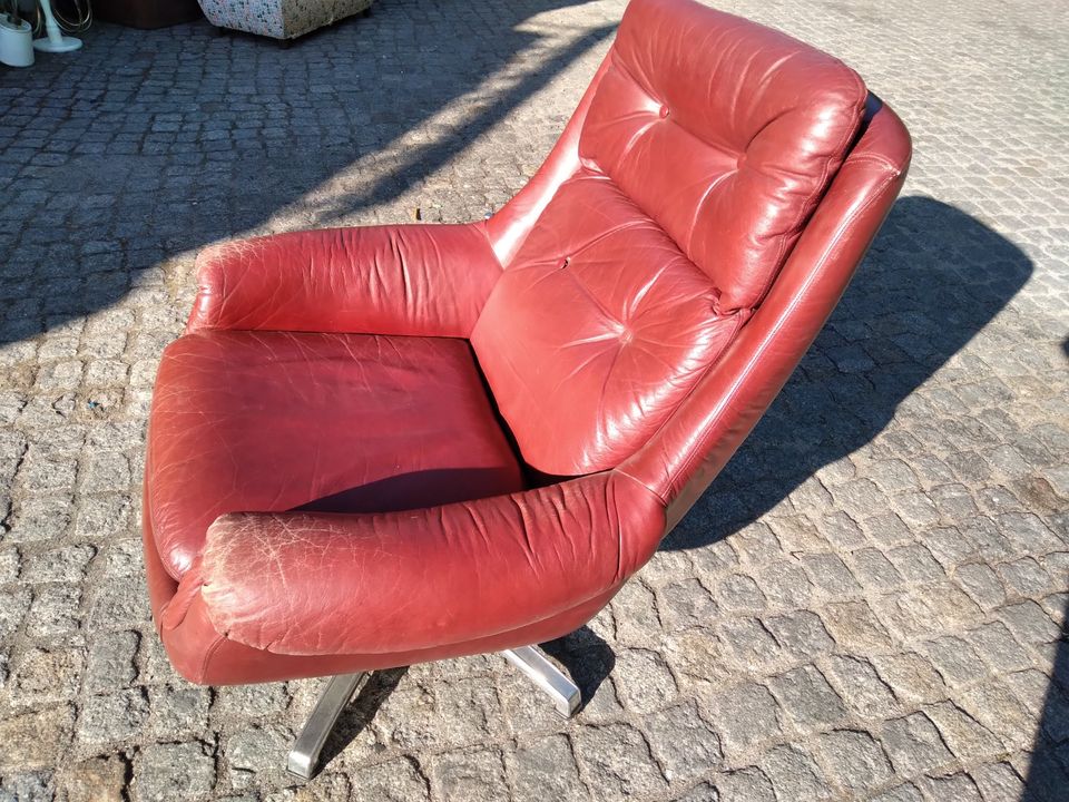 Vintage Stühle / 70er Jahre Leder Sessel zum drehen  Einzelpreis in Berlin