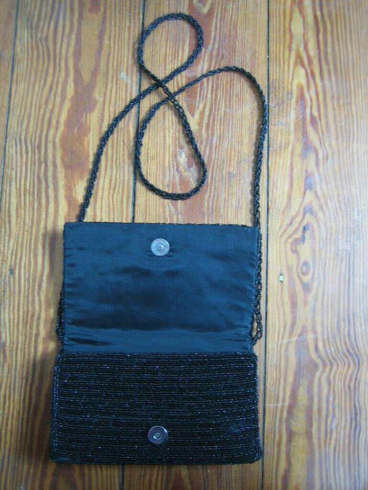 Vintage Perlen Clutch Abiball schwarz Handtasche Tasche bestickt in Kiel