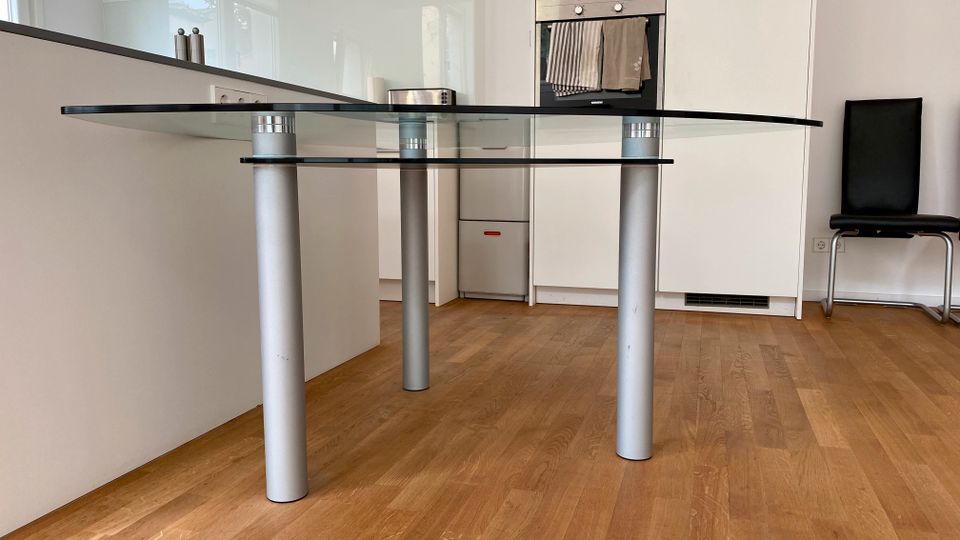 Glasstisch dreieckig | Wankeltisch in München