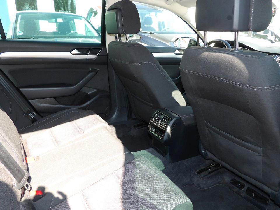 Volkswagen Passat Variant Comfortline DSG LED Massage Navi in Bremen