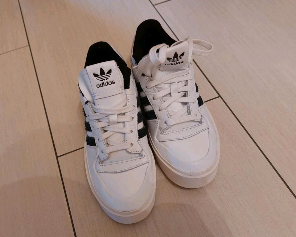 Org.Adidas Sneaker weiß Größe 39 1/3 wie neu in Schongau