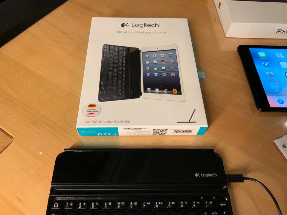 Apple iPad mini Wi-Fi Cellular 16GB Black und Tastatur!! in Dichtelbach