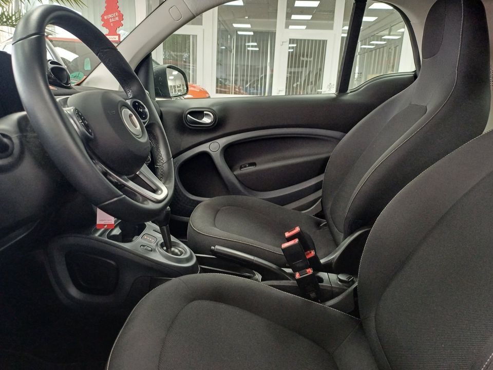 Smart Fortwo Benziner / viele Extras/ Pano/ Sitzheizung/ Tempomat in Malchow