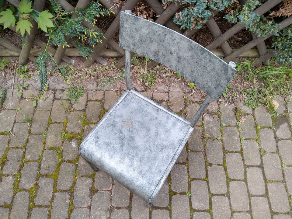 Metall-Stühle im modernen Look (max. 4 Stück) in Minden