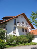 WUNDERSCHÖNE WOHNUNG ZU KAUFEN!  Eine sehr gepflegte 2 Zimmer DG-Wohnung mit sonnigem Balkon, einem Keller und einer großen Einzelgarage. Wo? In Isny´s bester Wohnlage! Baden-Württemberg - Isny im Allgäu Vorschau