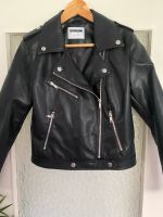 Biker Lederimitat Jacke Rockig schwarz Gr. S / 36 Niedersachsen - Coppenbrügge Vorschau