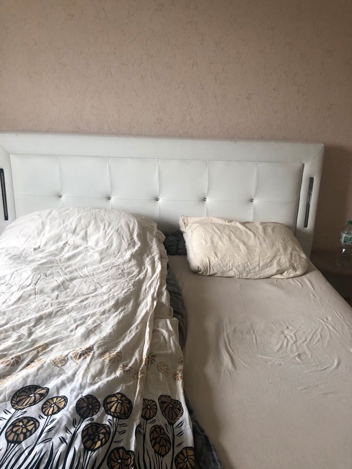 Boxspringbett 1,80x 2,00 weiß in Gelsenkirchen