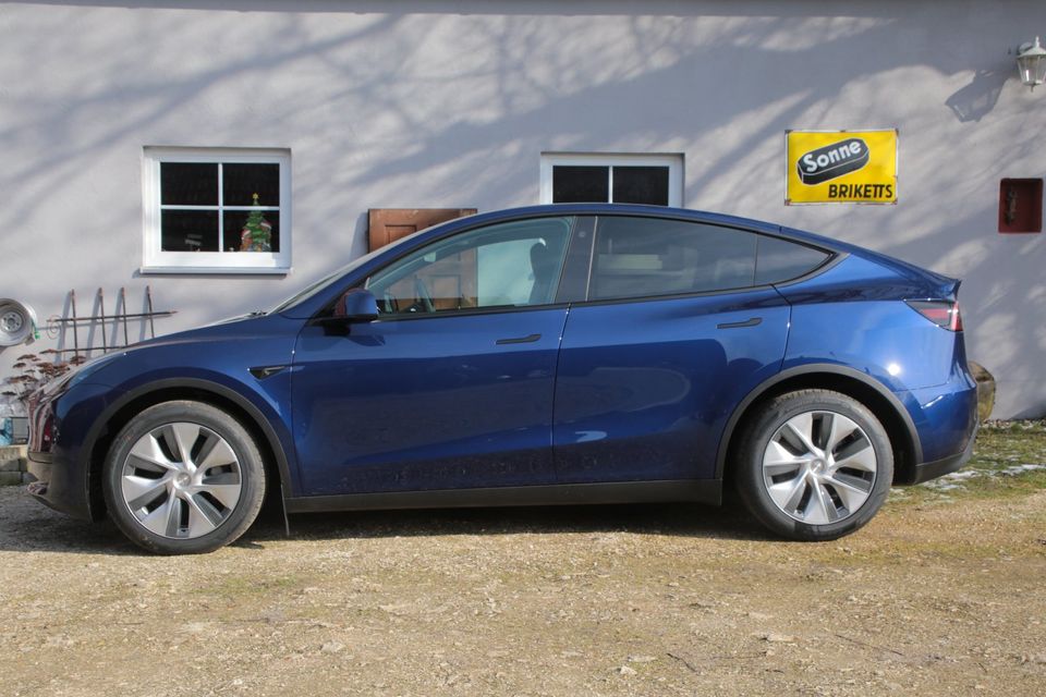 Tesla Model Y SR im Auto-ABO - nur 799 € p.M. in Mönchsdeggingen