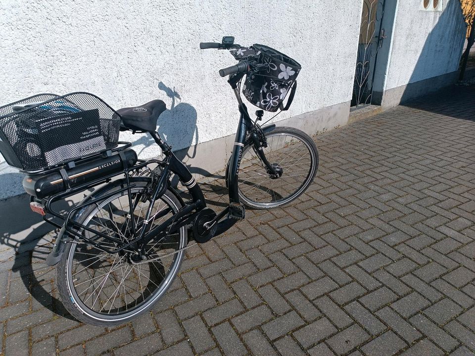 E Bike  Damenrad Excelsior schwarz Tiefeneinstieg !! in Röderland