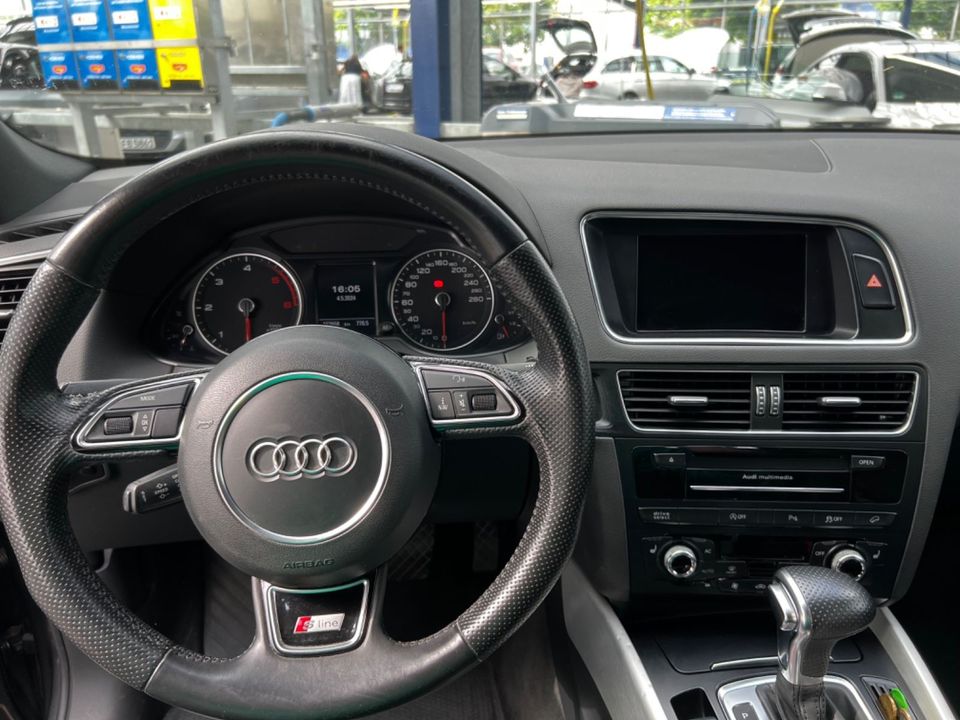 Audi Q5 2.0 TDI S tronic quattro - S Line Scheckheft in Nürnberg (Mittelfr)