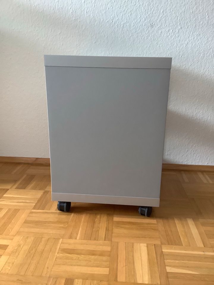 IKEA Würfelregal auf Rollen grau in Düsseldorf