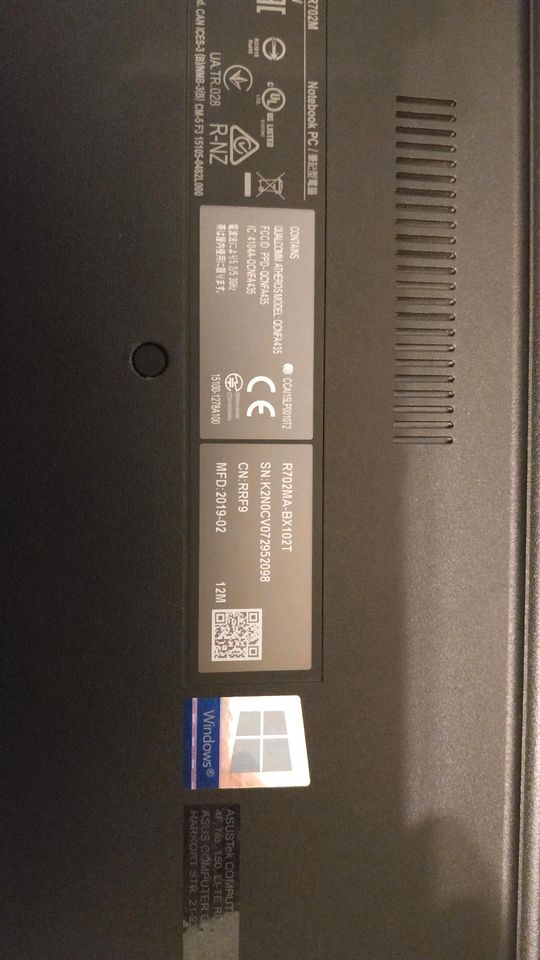 Asus vivobook 17 r702m Defekt in Köln