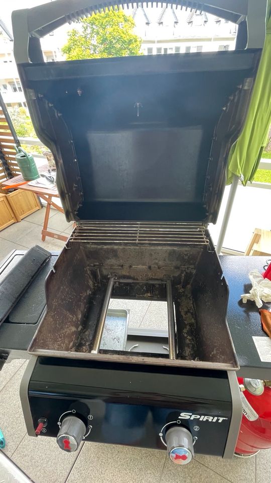 Top-Preis mit vielem Zubehör Grill E-220 Spirit Weber Gasgrill in Koblenz