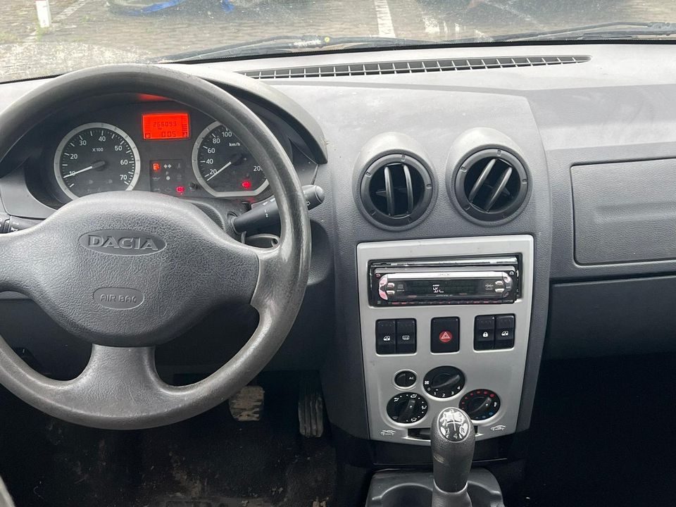 H Dacia Logan 1,6 Benziner 7 Sitze in Bottrop
