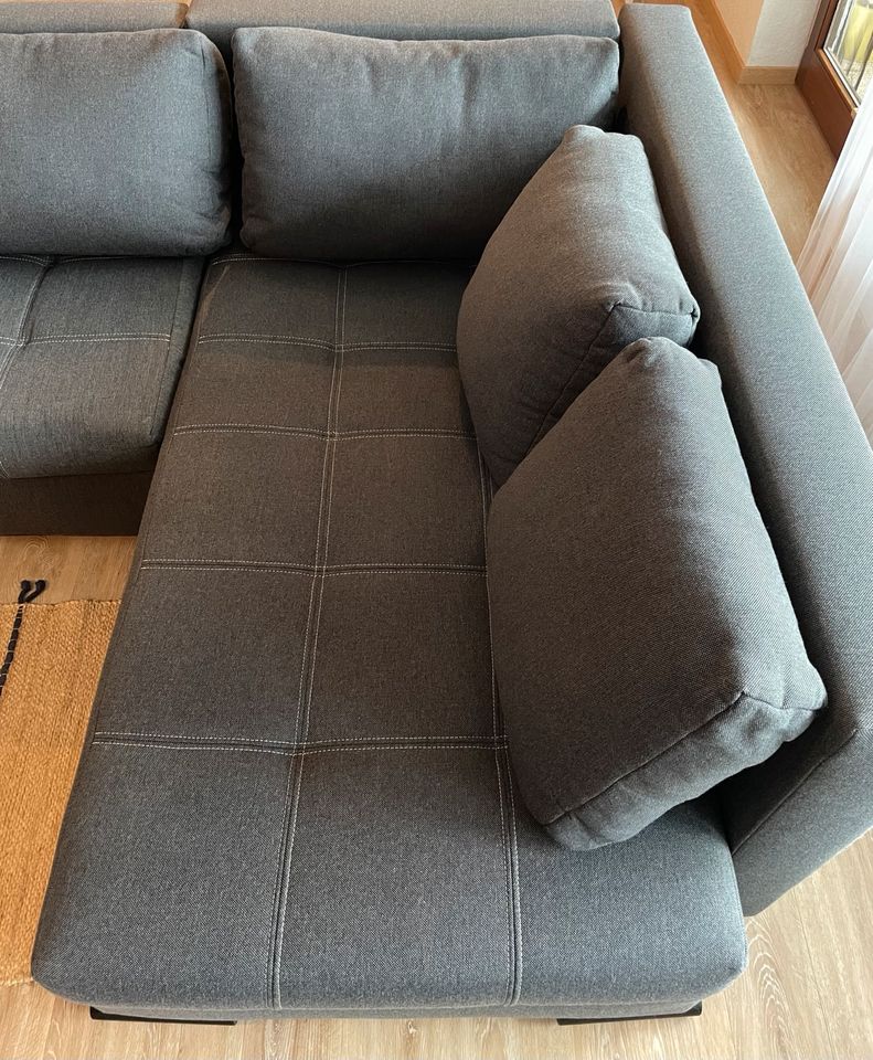 Ecksofa / Couch grau (mit Schlaffunktion) in Künzelsau