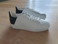 Högl leder Sneaker low Damen Schuhe Gr. 37 Neuwertig München - Schwabing-West Vorschau
