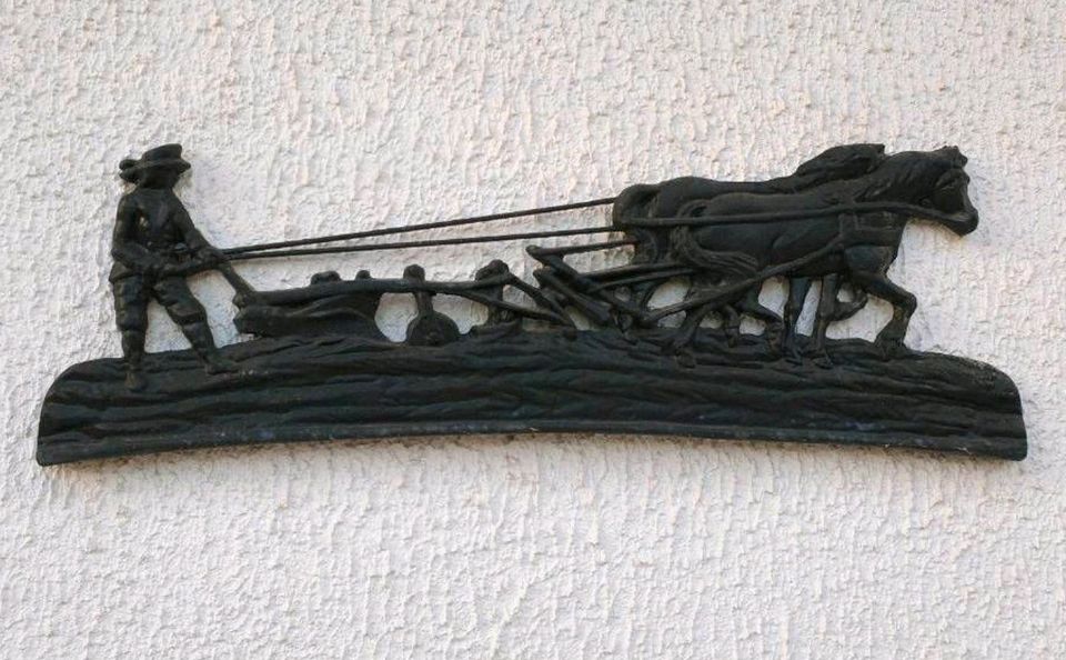 Wandbild Bauer und Pferde Pflügen Landwirt Ornament Kunstguss in Sulingen