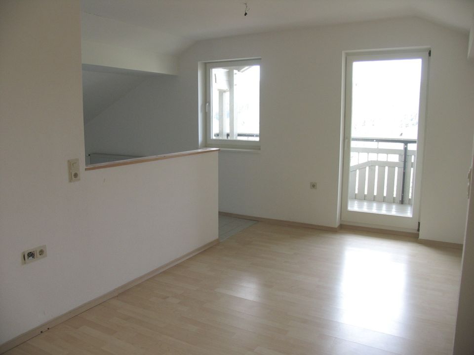 Gemütliche 1,5 Zi-DG-Wohnung * Hell und modern *ideal f. Single in Kirchberg i. Wald