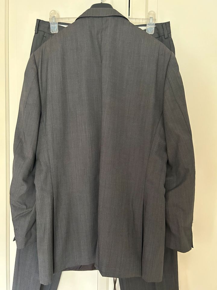 Zegna Hosen Anzug Jarkett Sakko Bundfalten 56 R grau Leinen in Rimbach