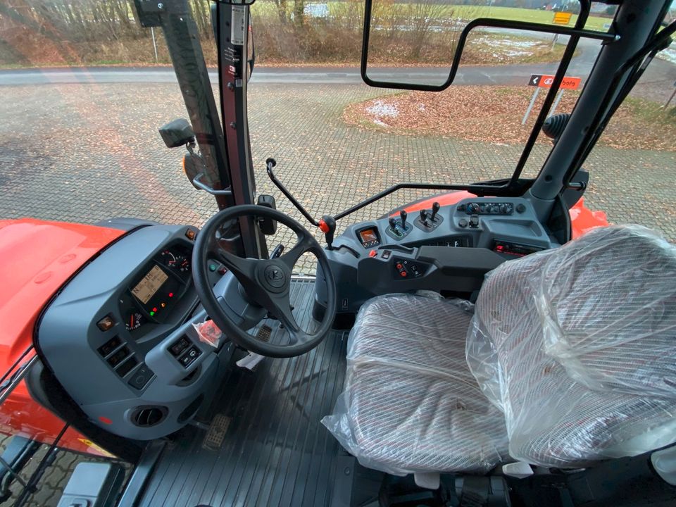 Kubota M6-111U Schlepper Traktor 111 PS mit FKH/FZW Bj. 22 in Greven