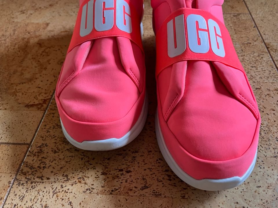 Sehr schöne sommerliche UGG Sneaker Größe 42 in Bendestorf